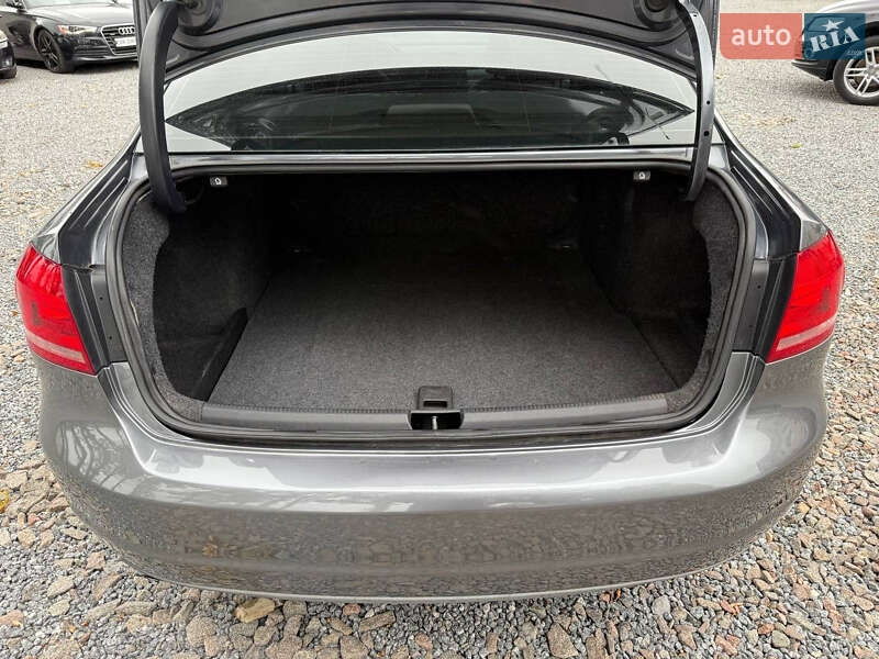 Седан Volkswagen Passat 2012 в Стрые