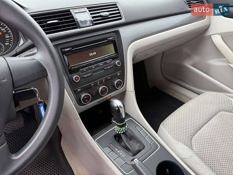 Седан Volkswagen Passat 2012 в Стрые