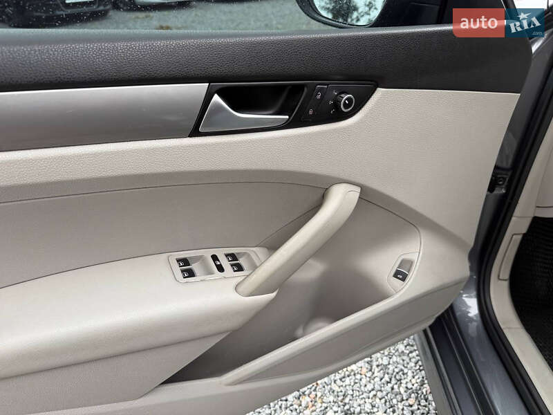 Седан Volkswagen Passat 2012 в Стрые