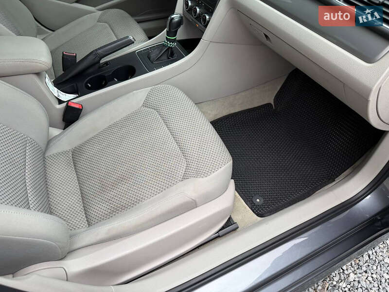 Седан Volkswagen Passat 2012 в Стрые