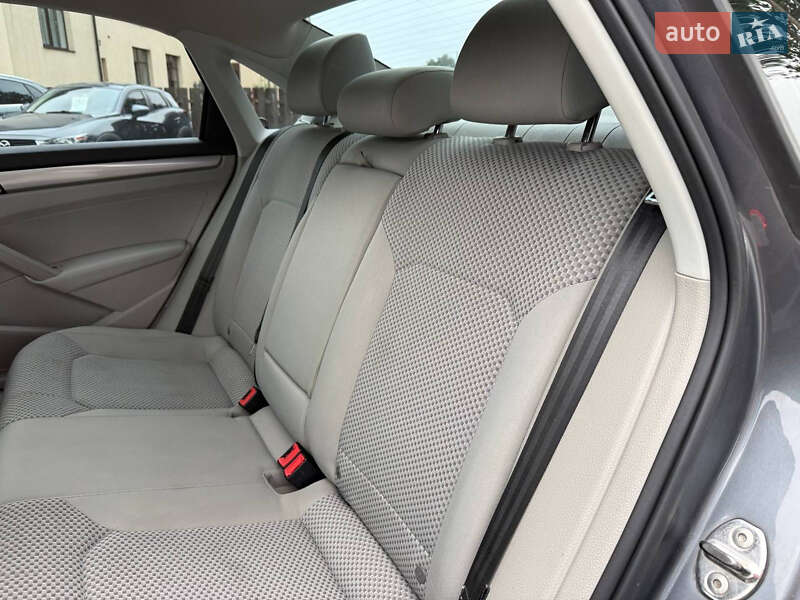 Седан Volkswagen Passat 2012 в Стрые