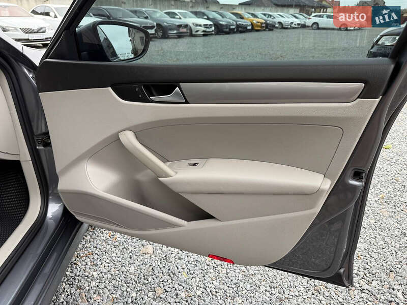 Седан Volkswagen Passat 2012 в Стрые