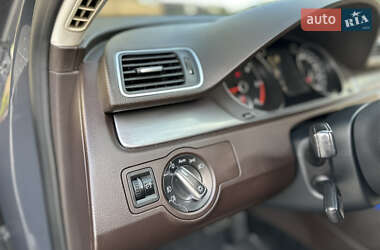 Універсал Volkswagen Passat 2013 в 