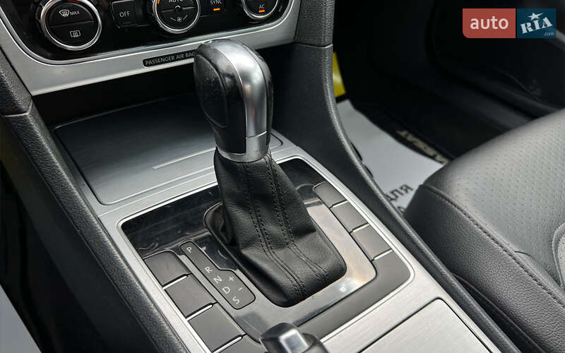 Седан Volkswagen Passat 2011 в Львове