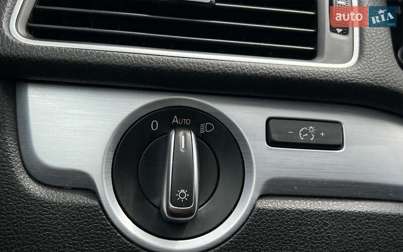 Седан Volkswagen Passat 2011 в Львове