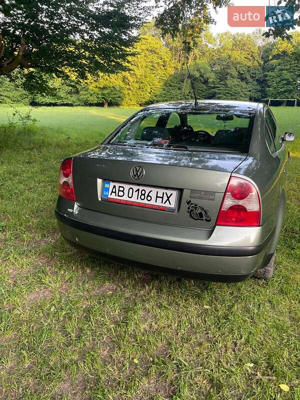 Седан Volkswagen Passat 2002 в Києві