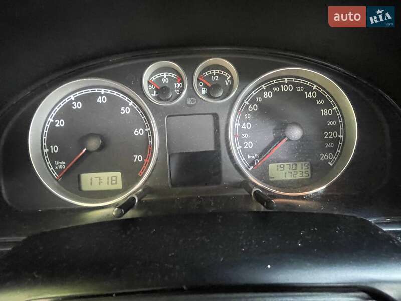 Седан Volkswagen Passat 2002 в Києві