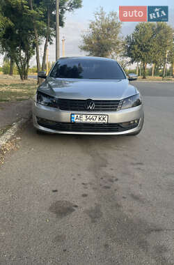 Седан Volkswagen Passat 2013 в Кривом Роге