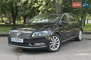Седан Volkswagen Passat 2012 в Ровно