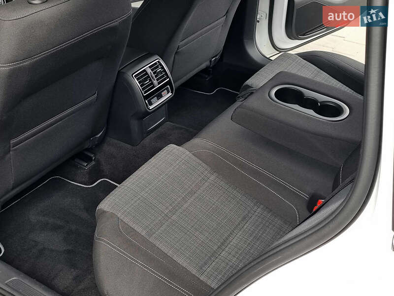 Универсал Volkswagen Passat 2019 в Петропавловской Борщаговке