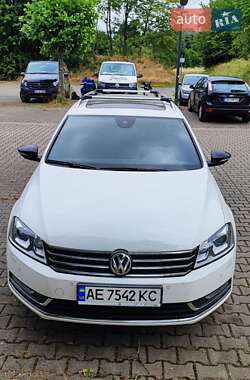 Універсал Volkswagen Passat 2014 в Дніпрі