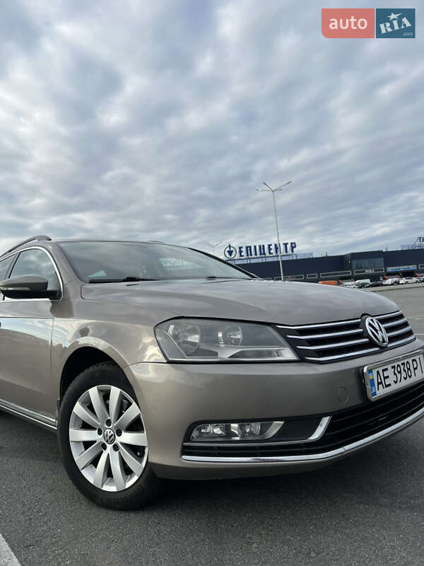 Универсал Volkswagen Passat 2011 в Днепре