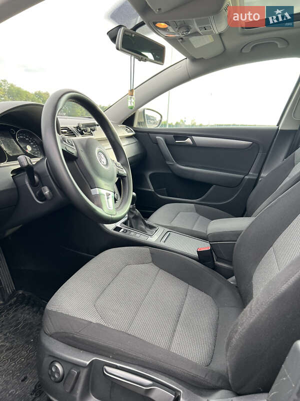 Универсал Volkswagen Passat 2011 в Днепре