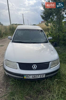 Седан Volkswagen Passat 1998 в Городке