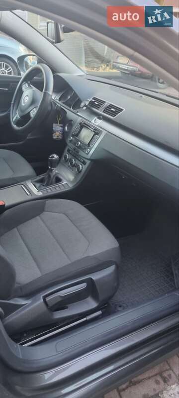 Універсал Volkswagen Passat 2012 в Тернополі