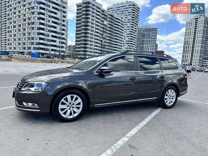 Универсал Volkswagen Passat 2013 в Киеве