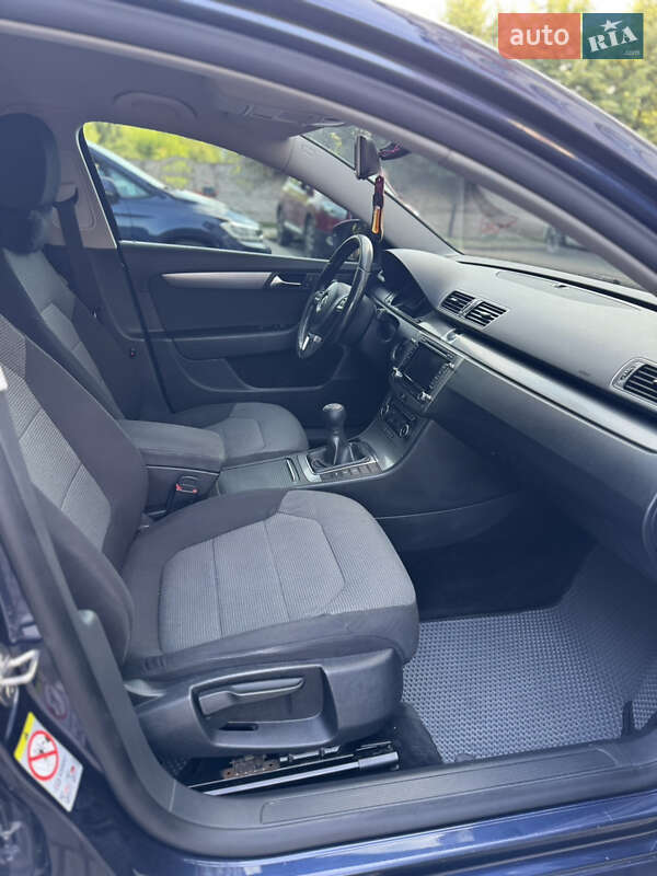 Универсал Volkswagen Passat 2011 в Ивано-Франковске