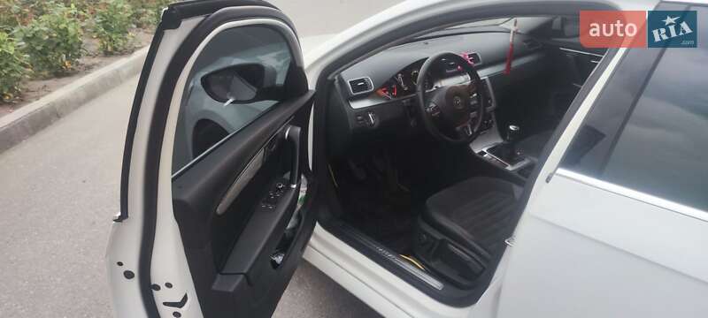 Универсал Volkswagen Passat 2011 в Изюме