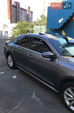 Седан Volkswagen Passat 2012 в Києві