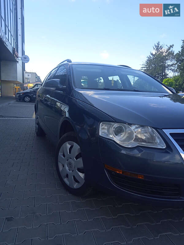 Універсал Volkswagen Passat 2009 в Рівному
