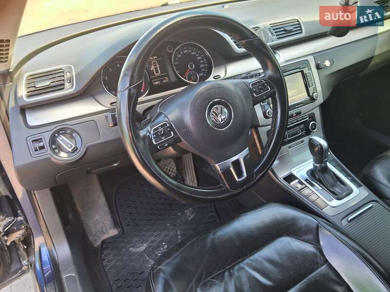 Універсал Volkswagen Passat 2011 в Луцьку
