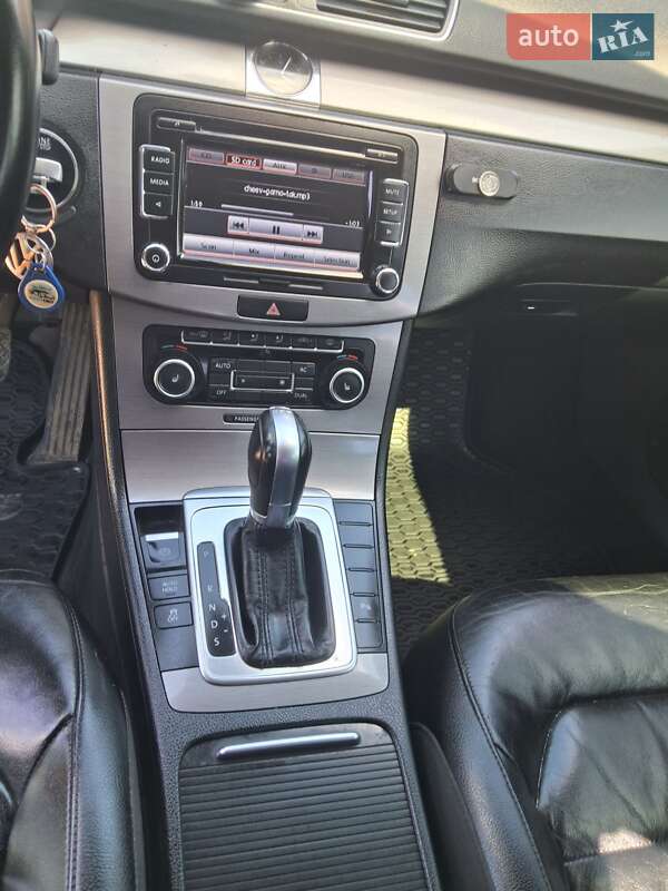 Універсал Volkswagen Passat 2011 в Луцьку