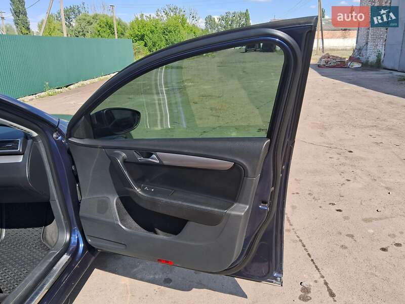 Універсал Volkswagen Passat 2011 в Луцьку
