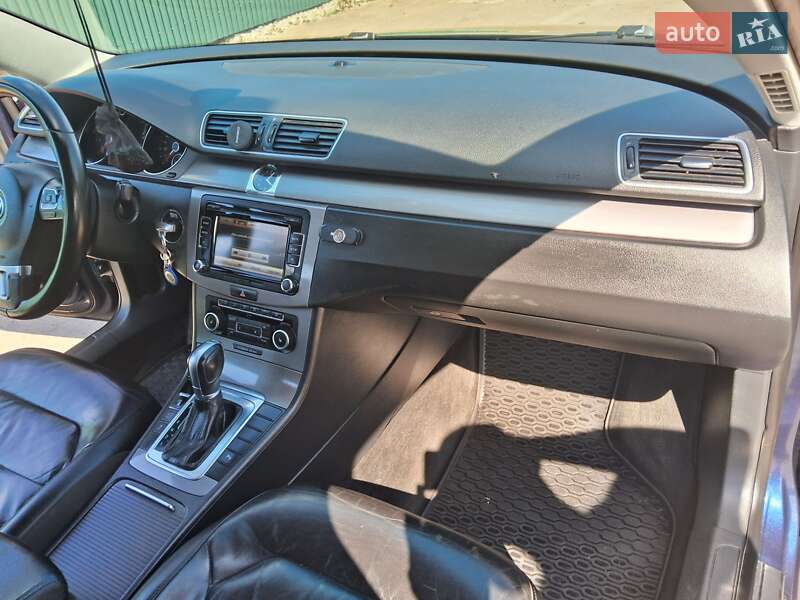 Універсал Volkswagen Passat 2011 в Луцьку