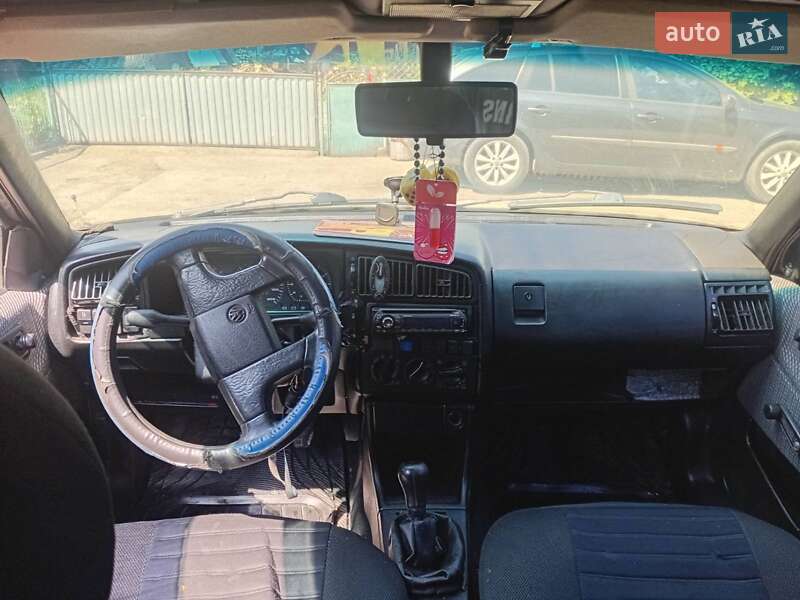 Седан Volkswagen Passat 1990 в Бурштыне