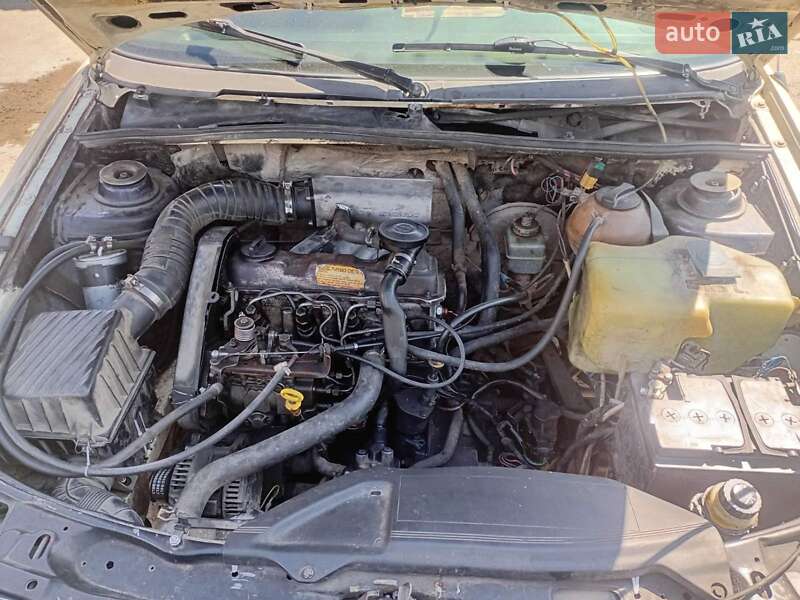 Седан Volkswagen Passat 1990 в Бурштыне
