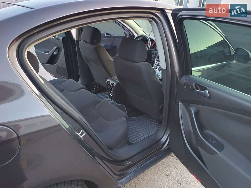Седан Volkswagen Passat 2005 в Киеве