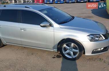 Універсал Volkswagen Passat 2012 в Вінниці