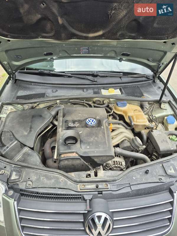 Универсал Volkswagen Passat 2002 в Вижнице