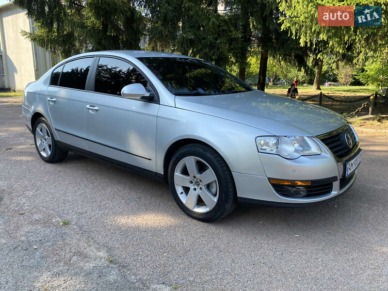Седан Volkswagen Passat 2008 в Житомирі