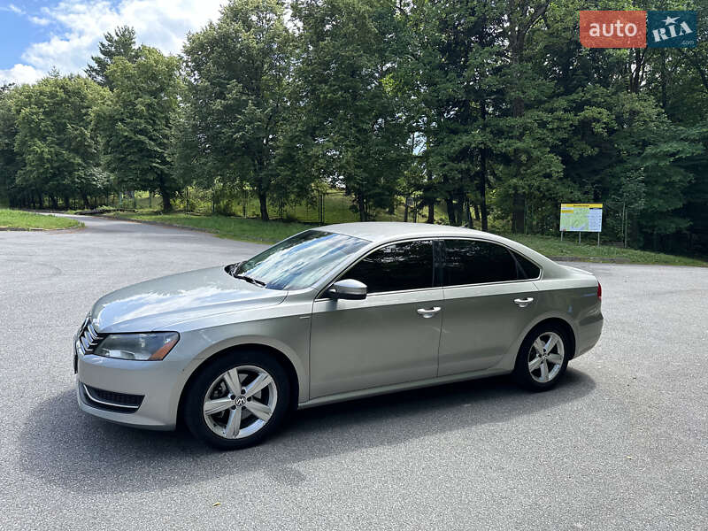 Седан Volkswagen Passat 2013 в Львове
