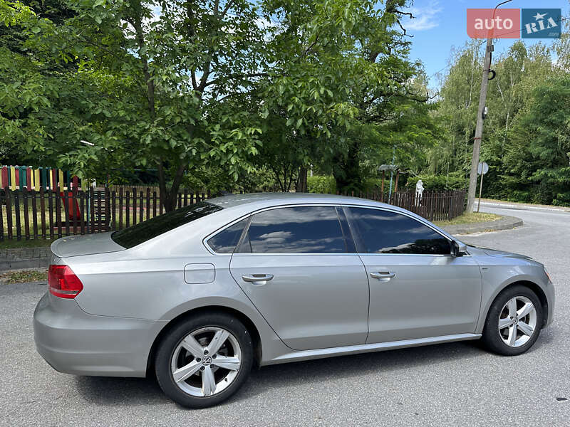 Седан Volkswagen Passat 2013 в Львове