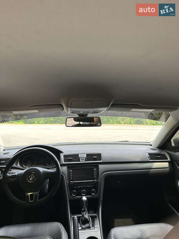 Седан Volkswagen Passat 2013 в Львове