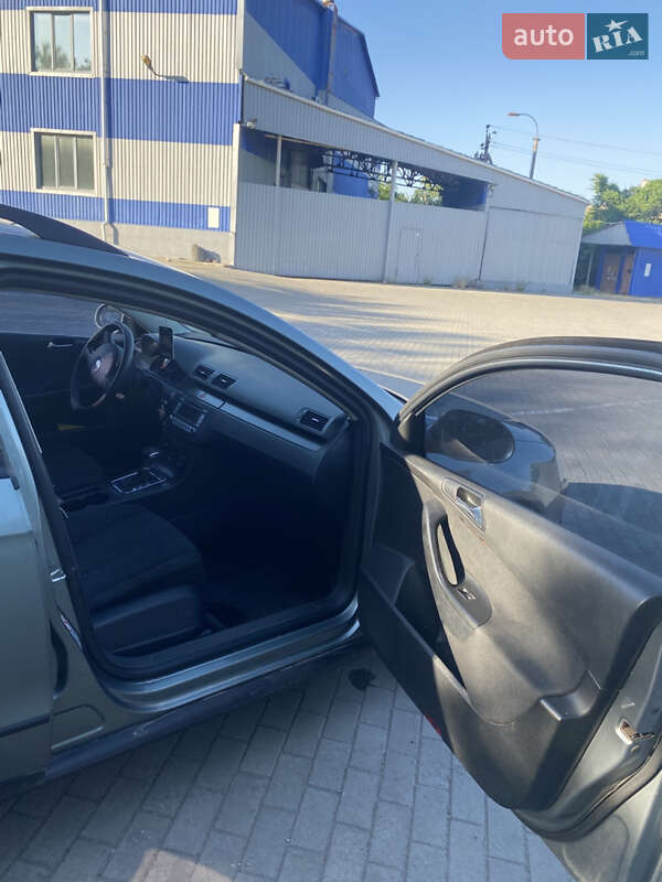 Универсал Volkswagen Passat 2006 в Апостолово