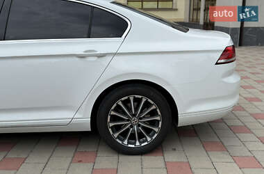 Седан Volkswagen Passat 2015 в Иршаве