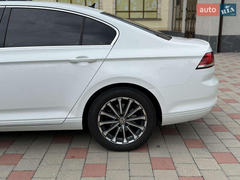 Седан Volkswagen Passat 2015 в Иршаве