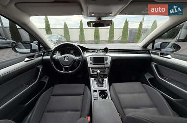 Седан Volkswagen Passat 2015 в Иршаве