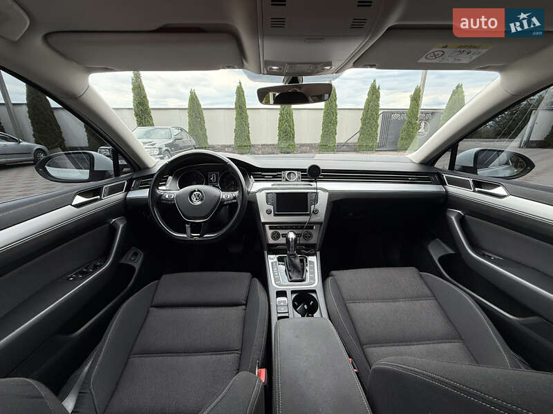 Седан Volkswagen Passat 2015 в Иршаве