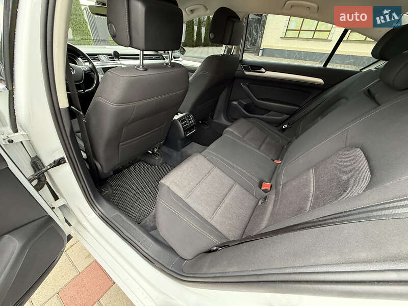 Седан Volkswagen Passat 2015 в Иршаве