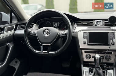 Седан Volkswagen Passat 2015 в Иршаве