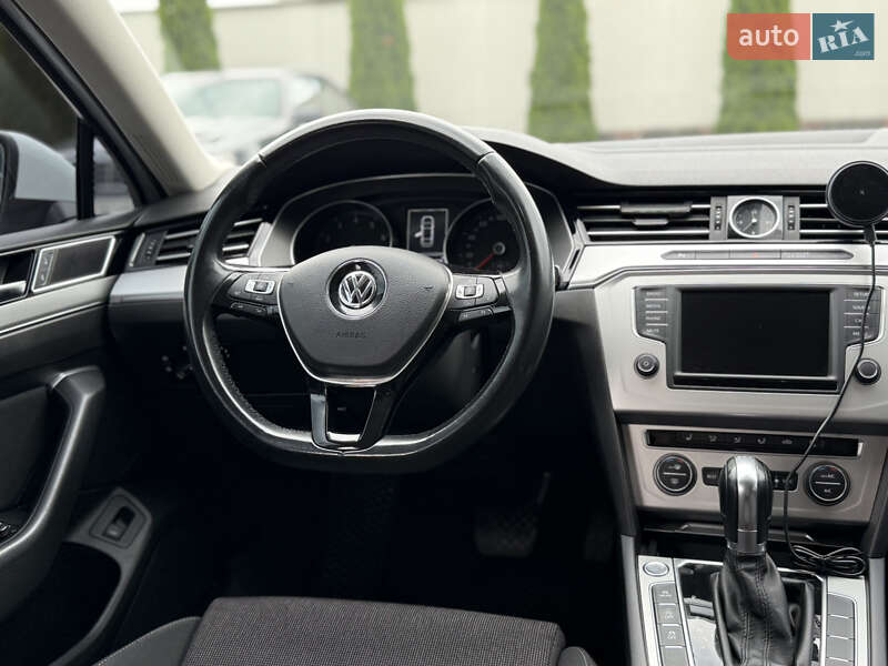 Седан Volkswagen Passat 2015 в Иршаве