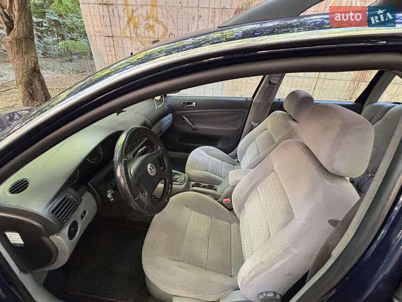 Універсал Volkswagen Passat 2001 в Одесі