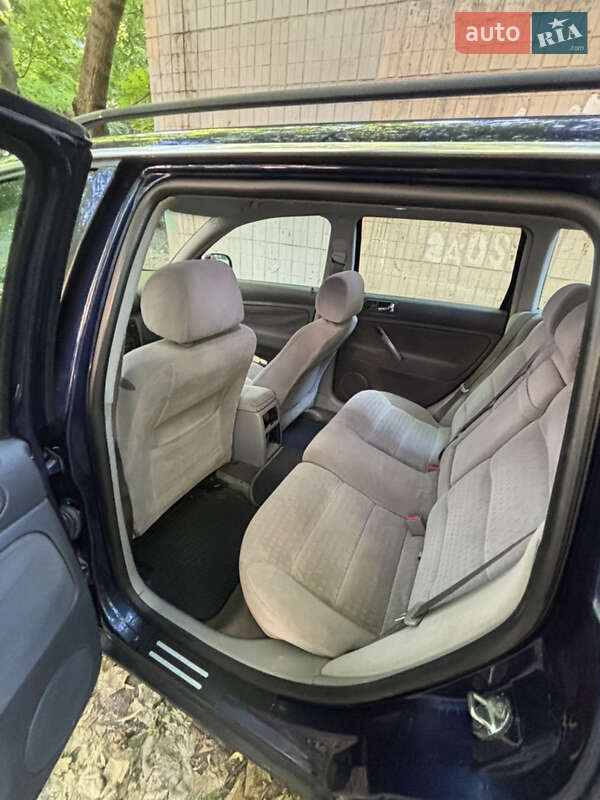 Універсал Volkswagen Passat 2001 в Одесі