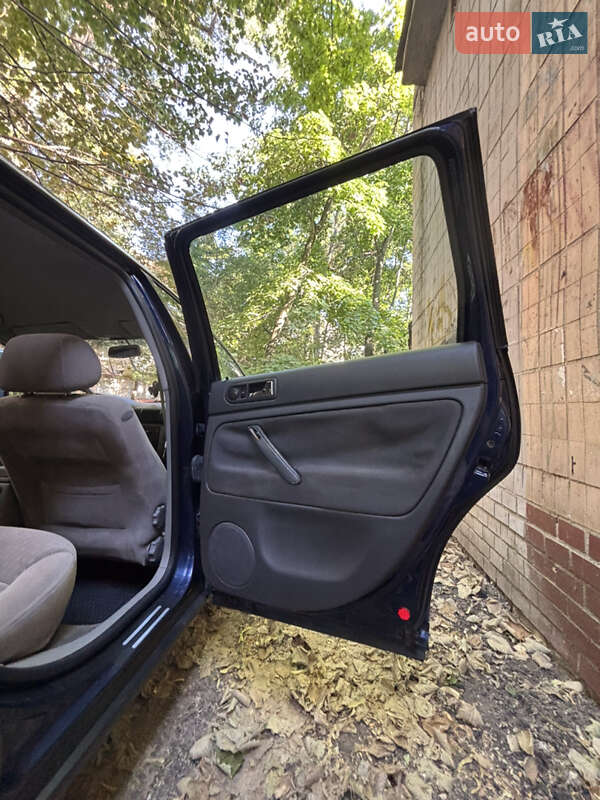 Універсал Volkswagen Passat 2001 в Одесі