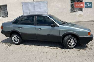 Седан Volkswagen Passat 1988 в Борщеві