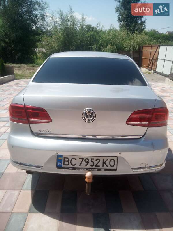 Седан Volkswagen Passat 2013 в Хмельницькому